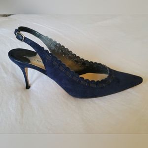 MANOLO BLAHNIK CAIBOL NAVY SUEDE SLINGBACK PUMPS